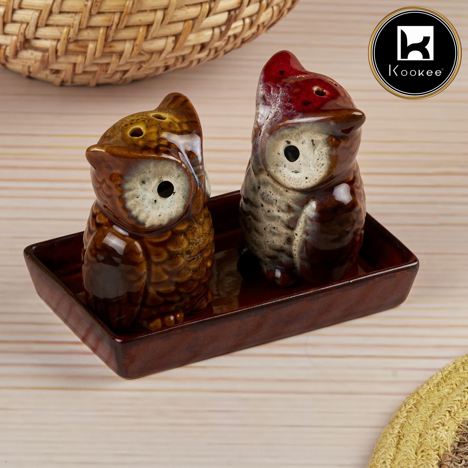 Ceramic Salt and Pepper Shakers Set with tray for Dining Table (V-SALT-004-3)