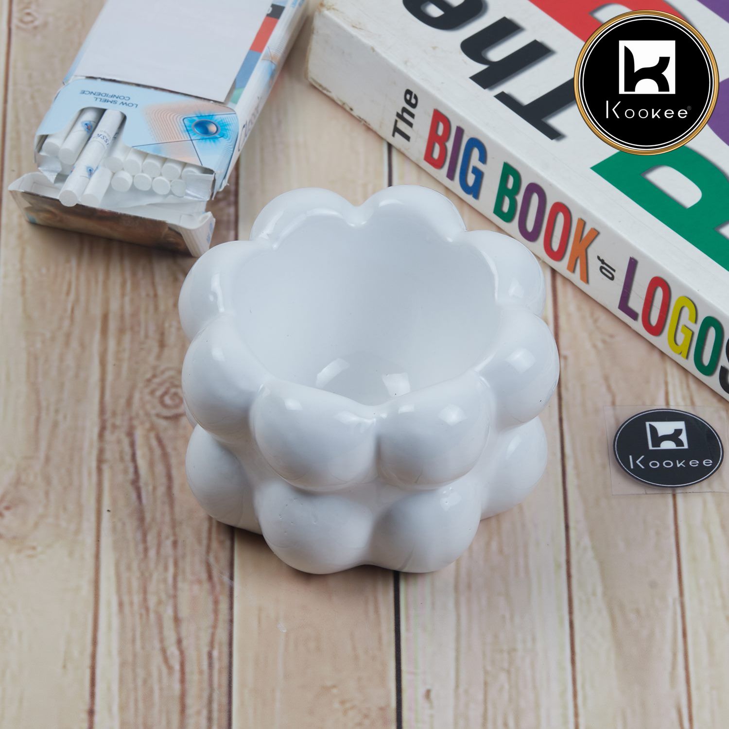 Groovy Ceramic Ashtray for Home & Office, White (10376)