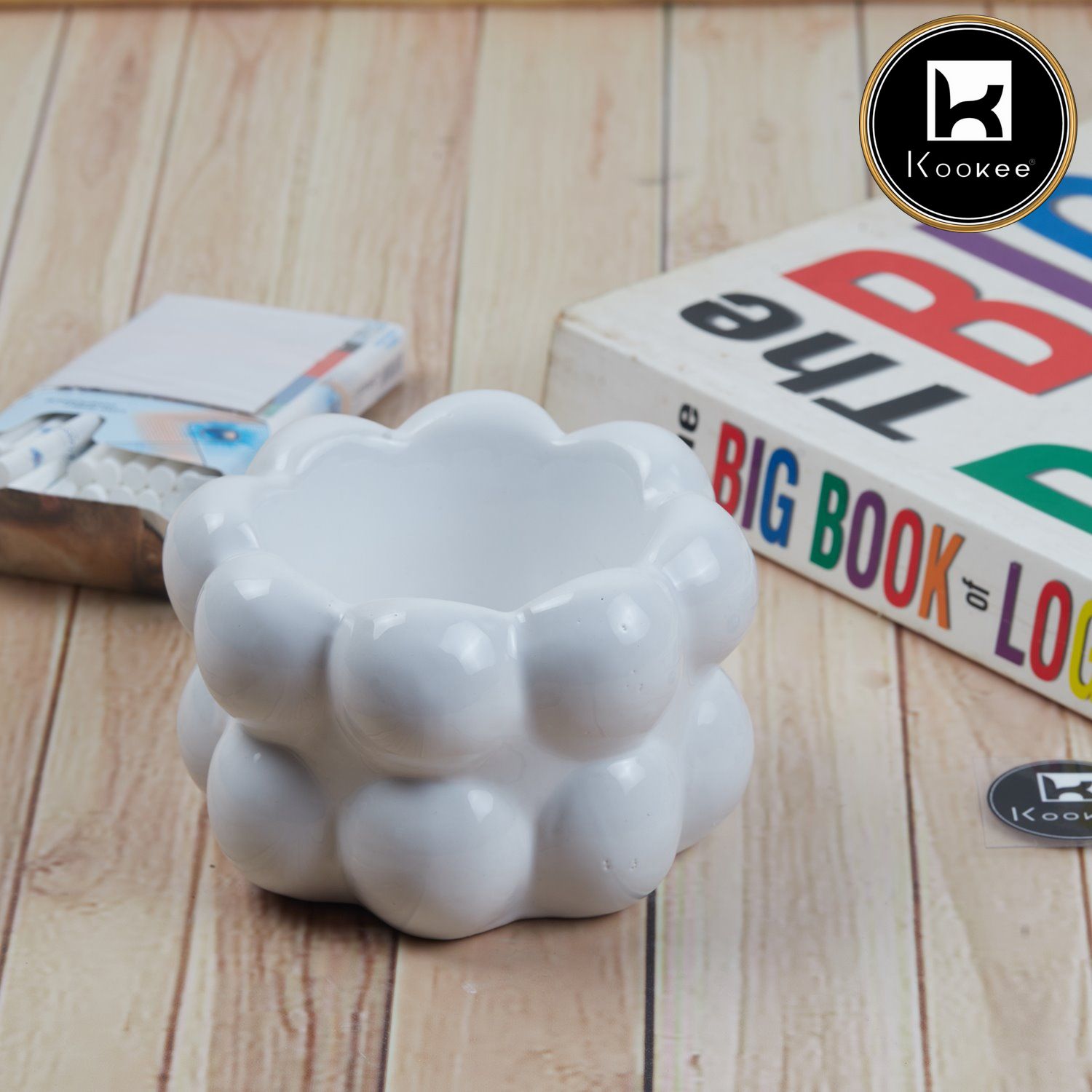 Groovy Ceramic Ashtray for Home & Office, White (V-ASH-007-3)