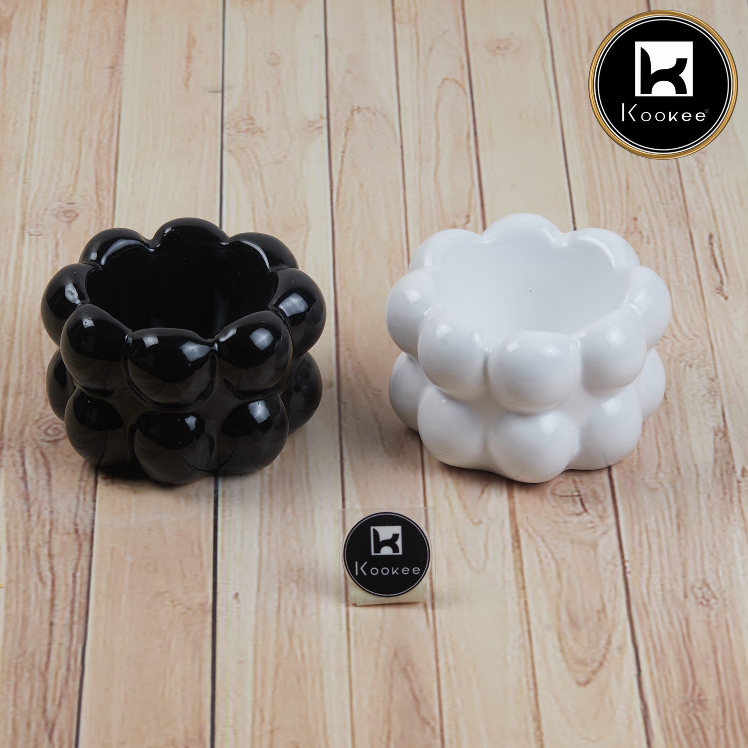 Groovy Ceramic Ashtray for Home & Office, White (V-ASH-007-3)
