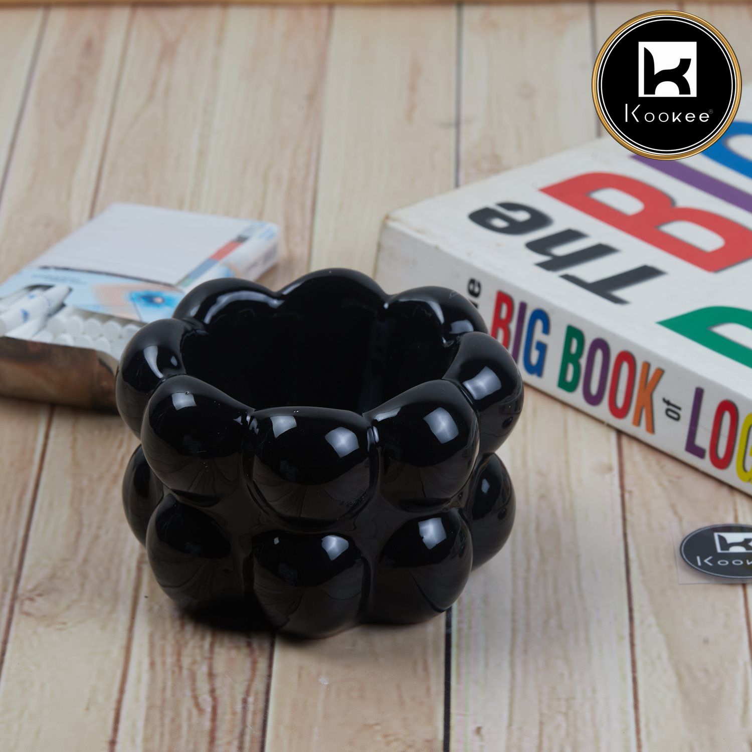 Groovy Ceramic Ashtray for Home & Office, Black (11377)