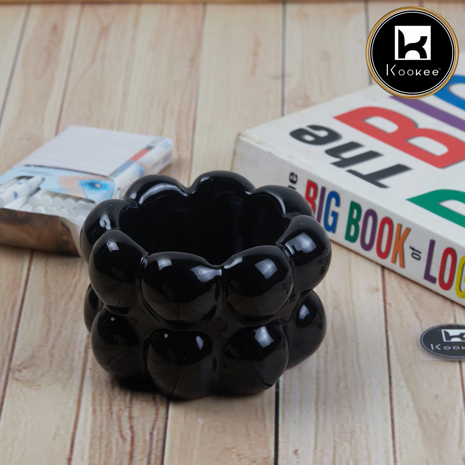 Kookee Groovy Ceramic Ashtray - Unique and Colorful Smoking Accessory with Retro Vibes - Funky Decor for Smokers and Collectors, Black