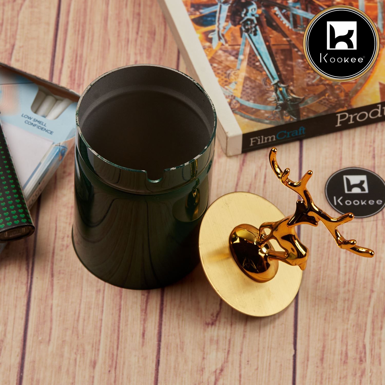 Stainless Steel Ash Tray with Lid for Cigarettes, X-Large, Set of 1 (11489)