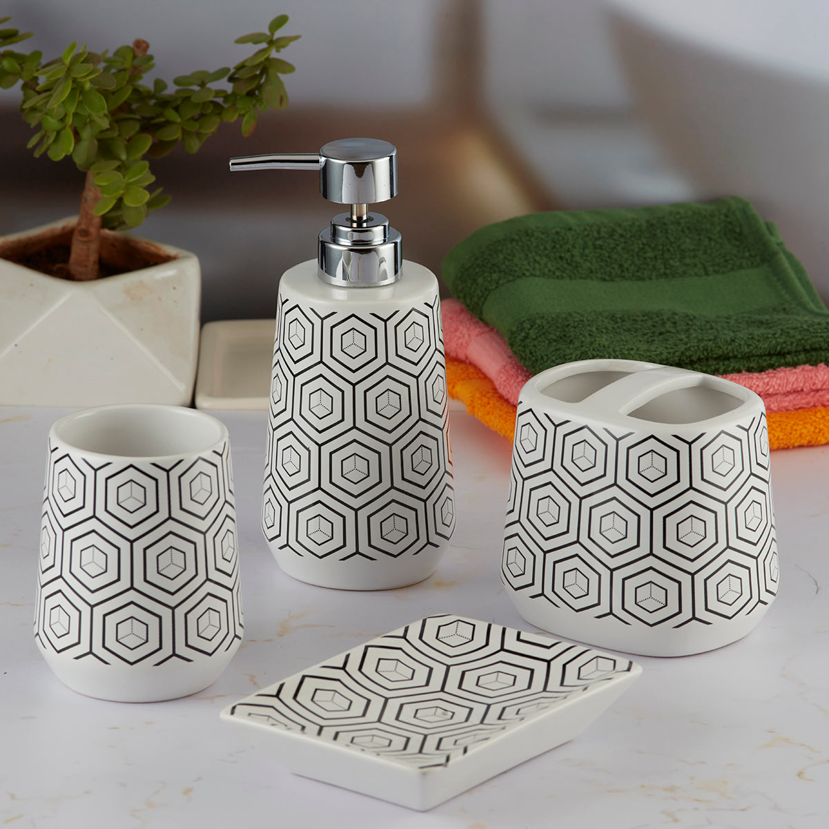 Ceramic Bathroom Accessories Set of 4 Bath Set with Soap Dispenser (8071)