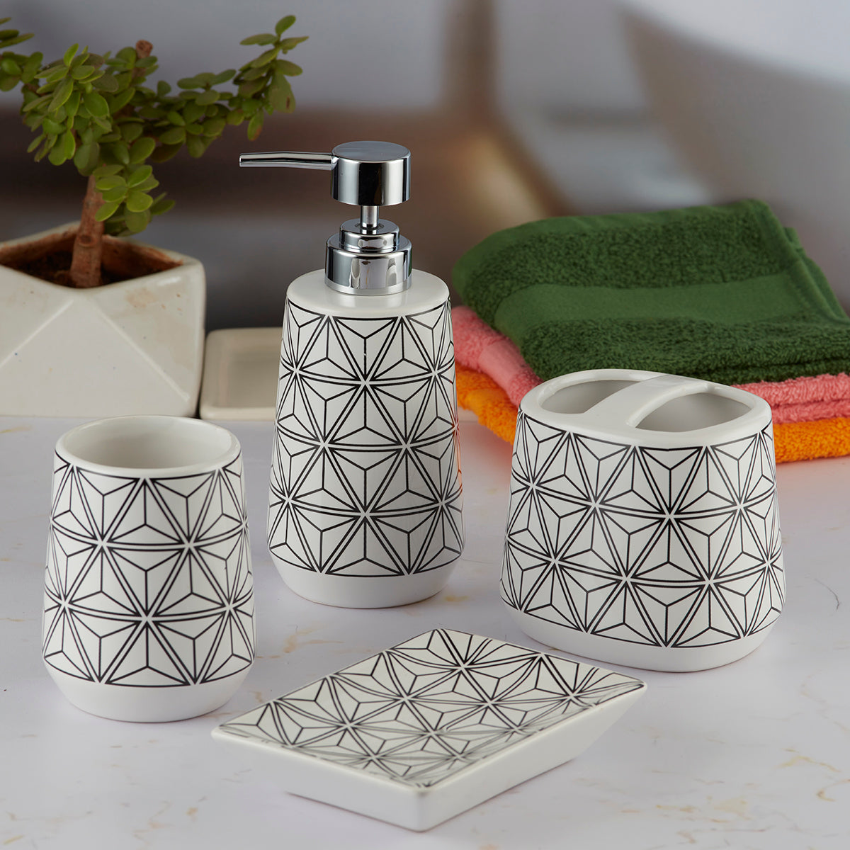 Ceramic Bathroom Accessories Set of 4 Bath Set with Soap Dispenser (8076)