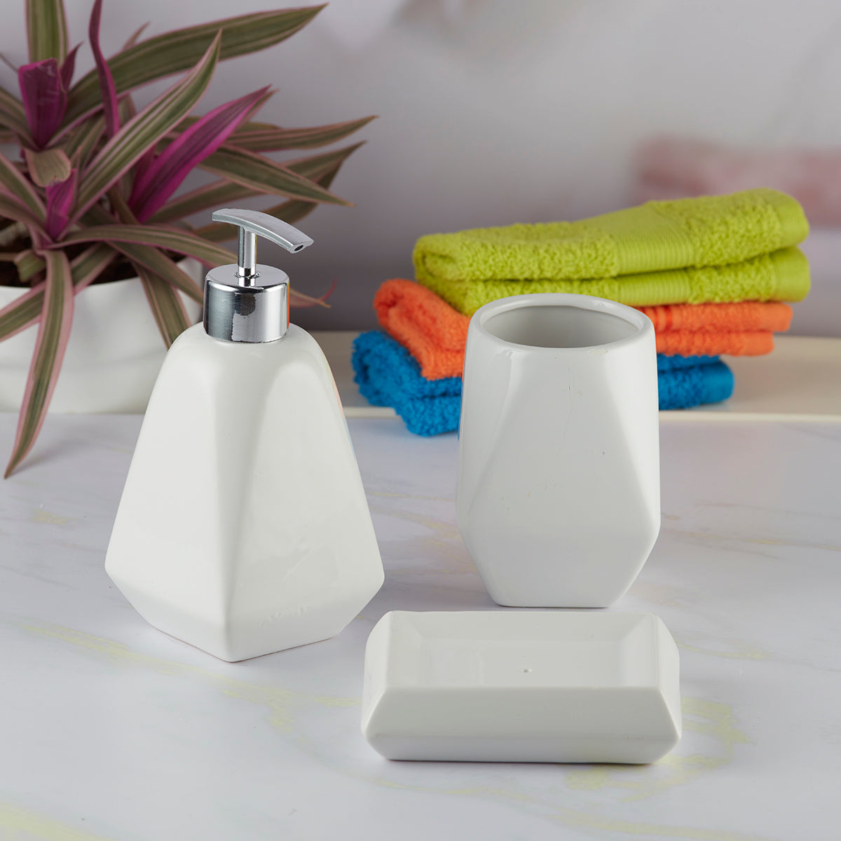 Ceramic Bathroom Accessories Set of 3 Bath Set with Soap Dispenser (8128)