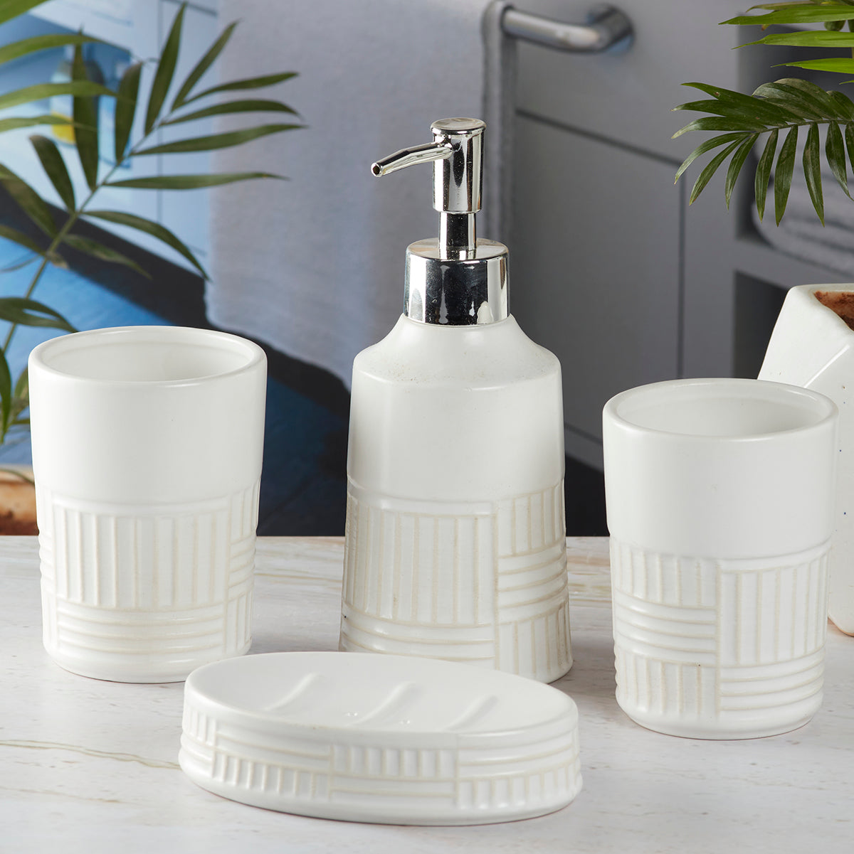 Ceramic Bathroom Accessories Set of 4 Bath Set with Soap Dispenser (8142)