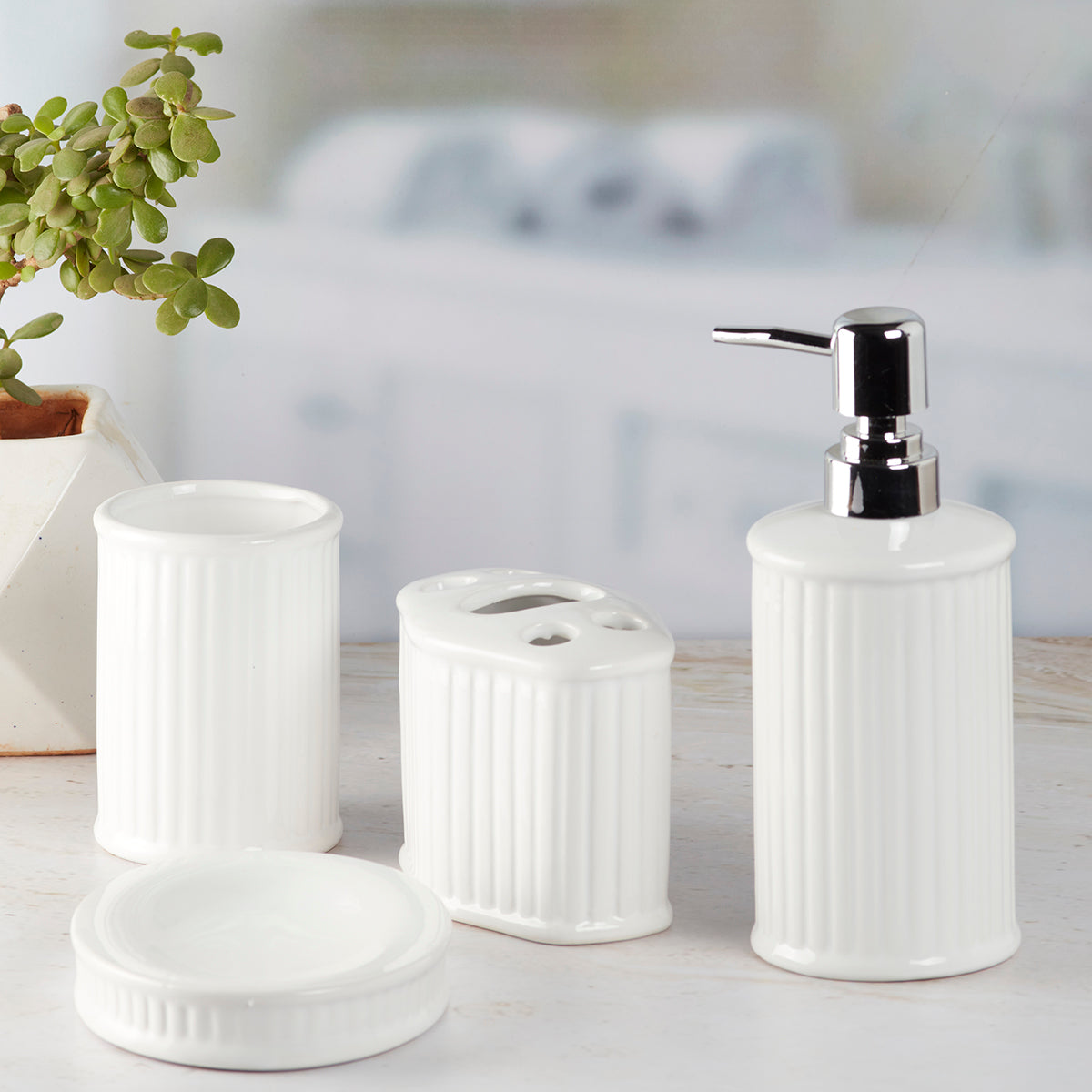 Ceramic Bathroom Accessories Set of 4 Bath Set with Soap Dispenser (8197)
