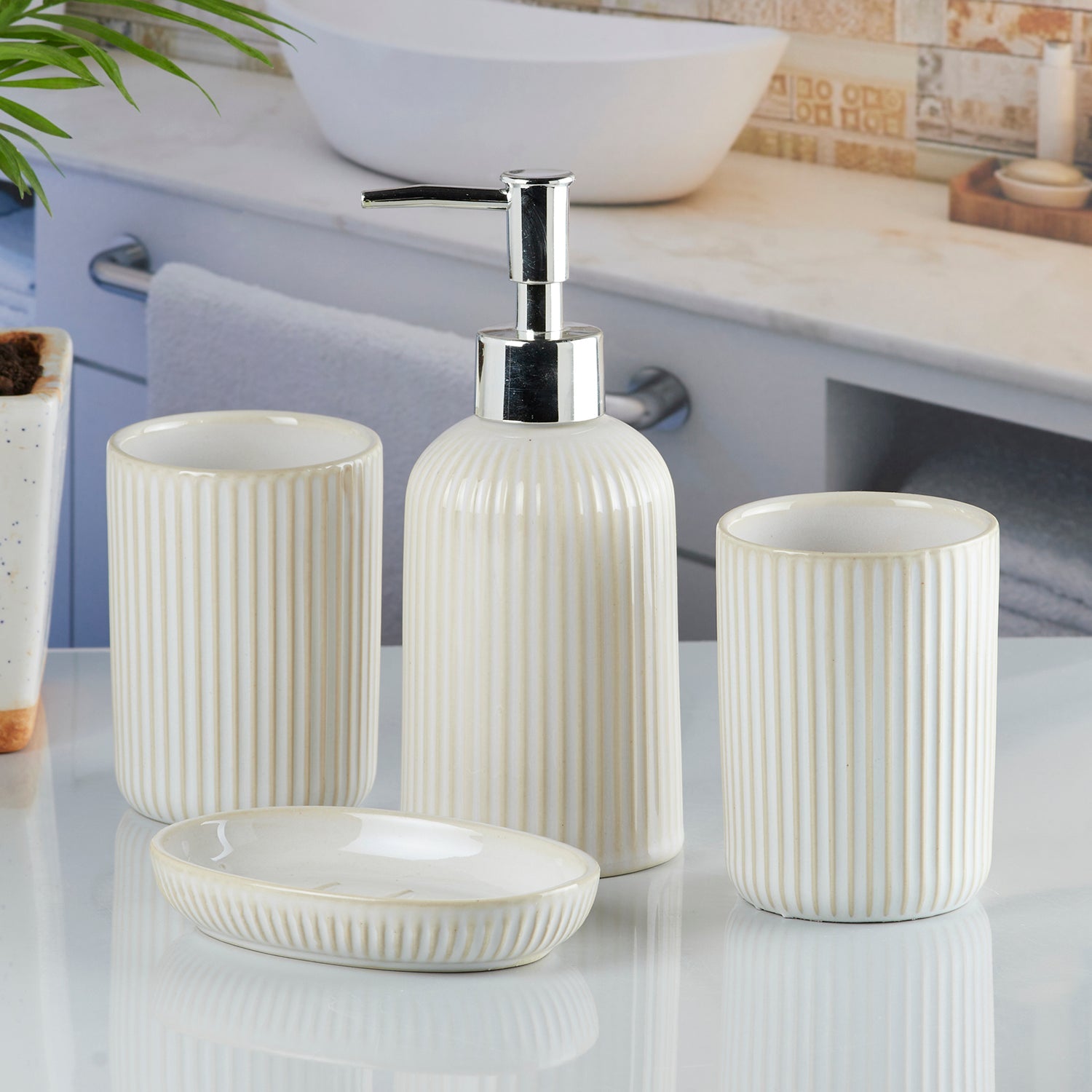 Ceramic Bathroom Accessories Set of 4 Bath Set with Soap Dispenser (8229)