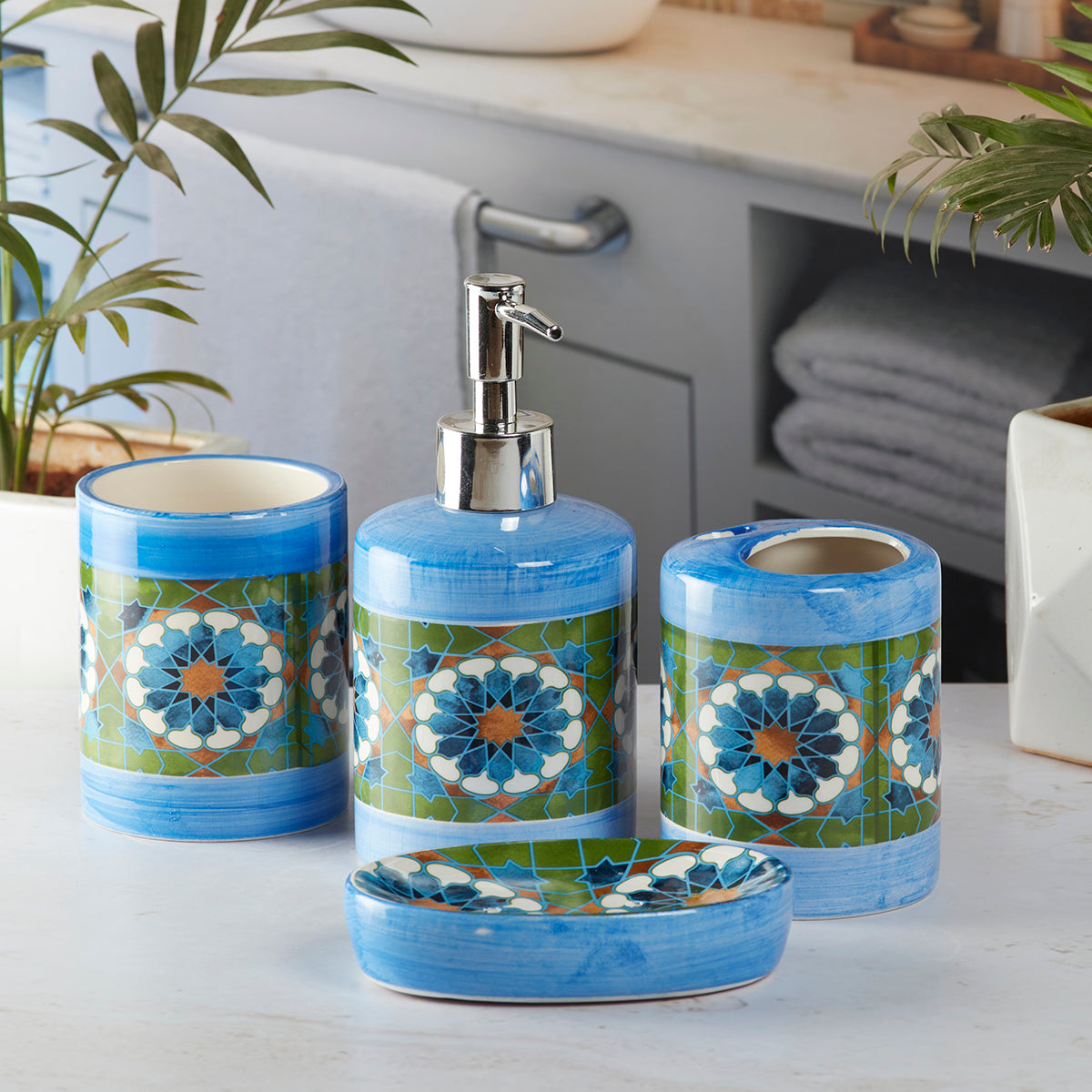 Ceramic Bathroom Accessories Set of 4 Bath Set with Soap Dispenser (8471)