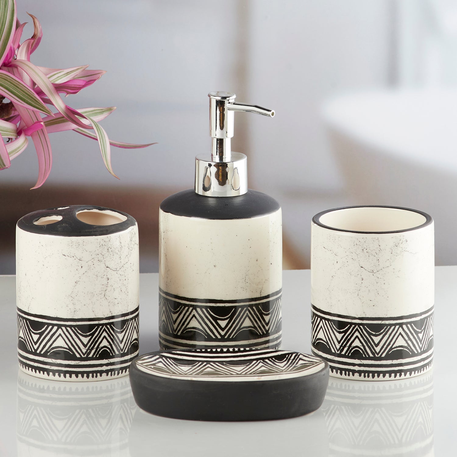 Ceramic Bathroom Accessories Set of 4 Bath Set with Soap Dispenser (8476)