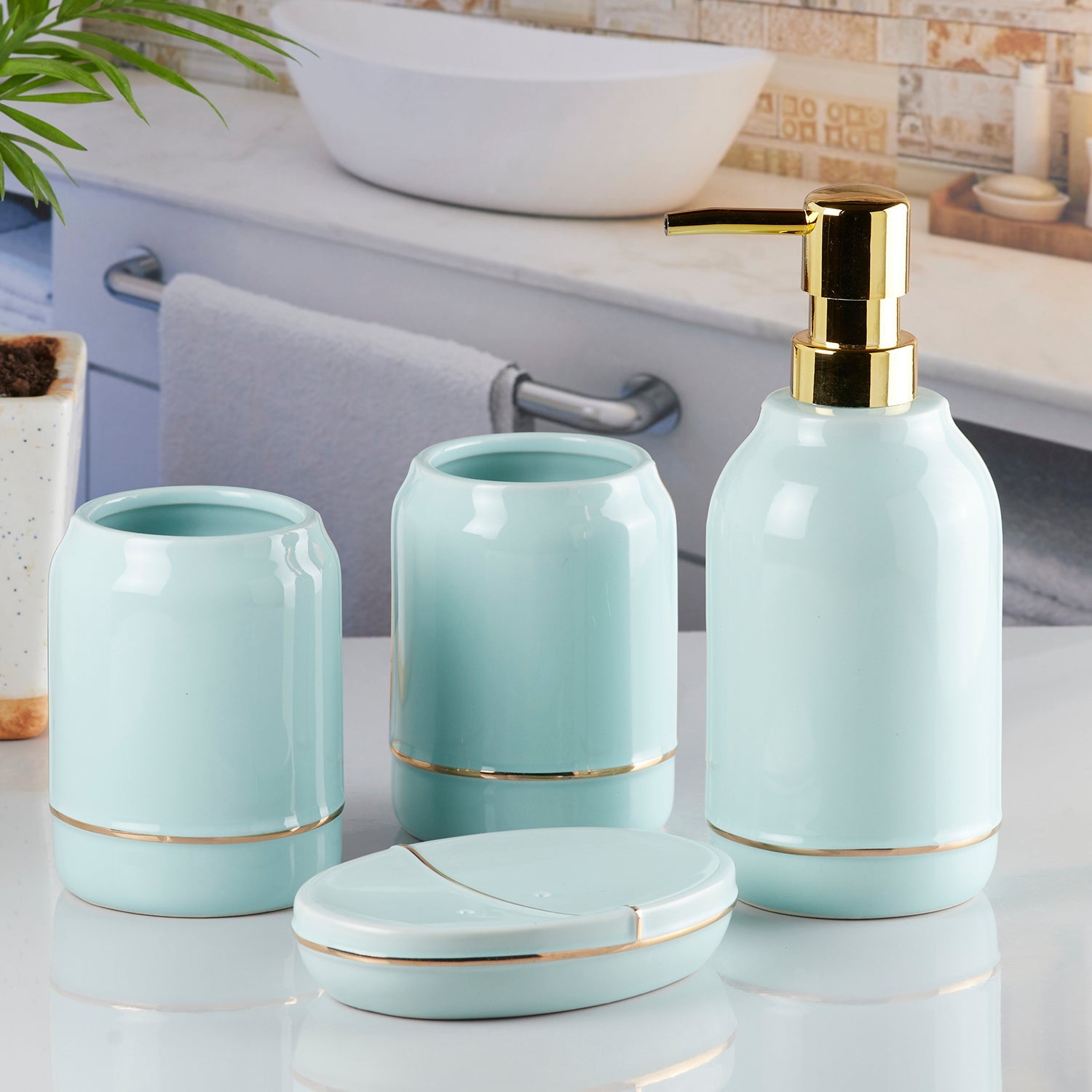 Ceramic Bathroom Accessories Set of 4 Bath Set with Soap Dispenser (8489)