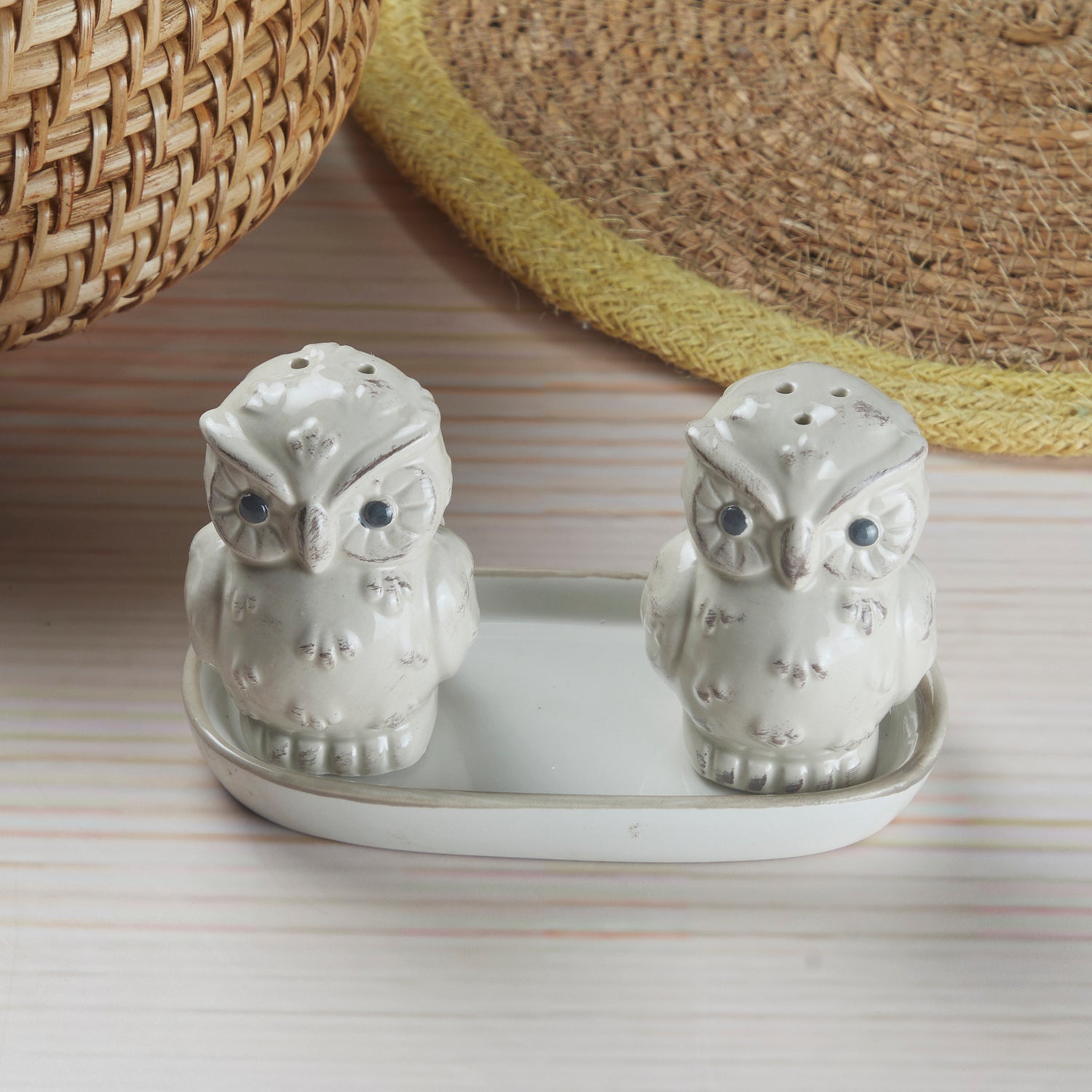 Ceramic Salt and Pepper Set with tray, Owl Design, Light Brown