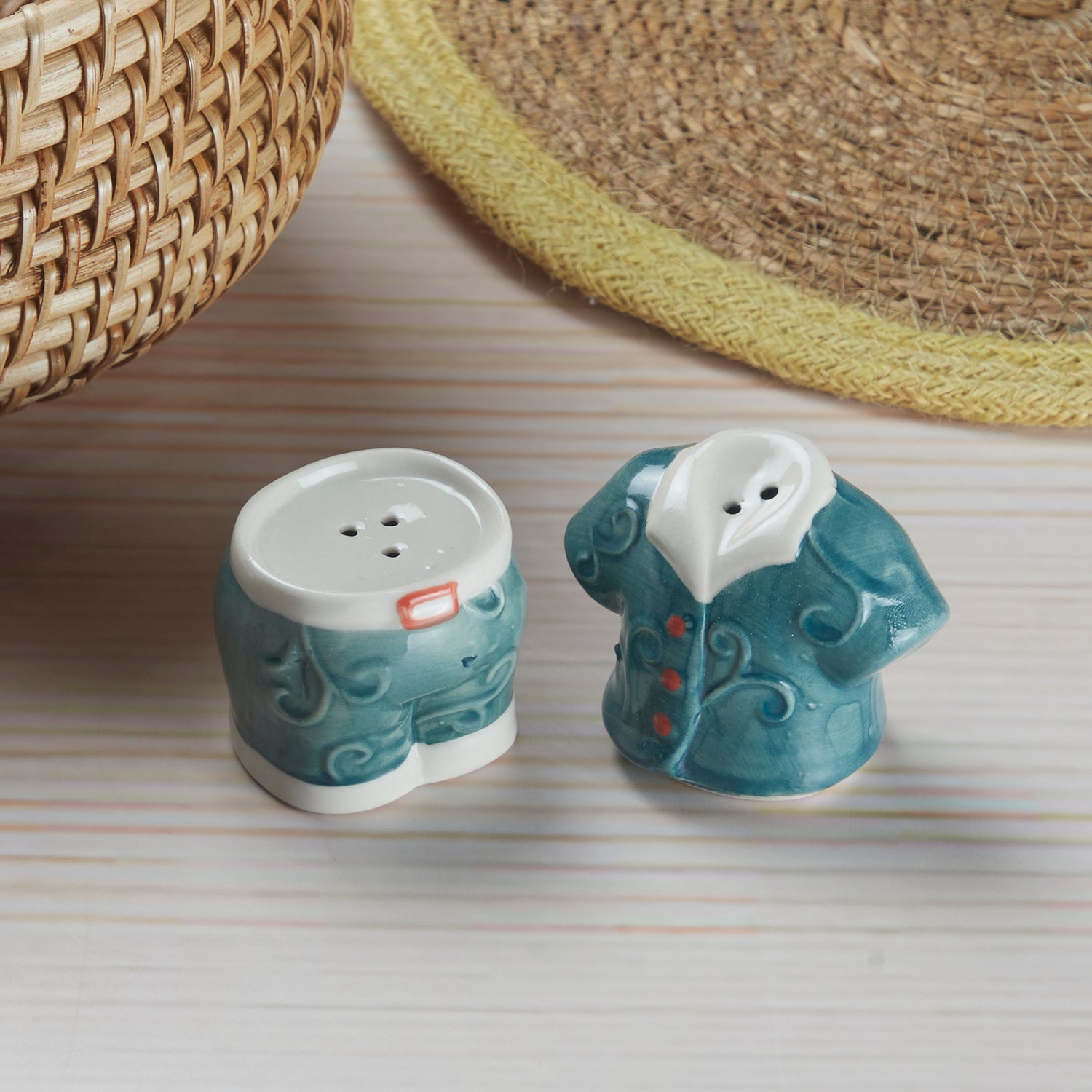 Ceramic Salt and Pepper Set with tray, Shirt Pant Design, Pink (8560)