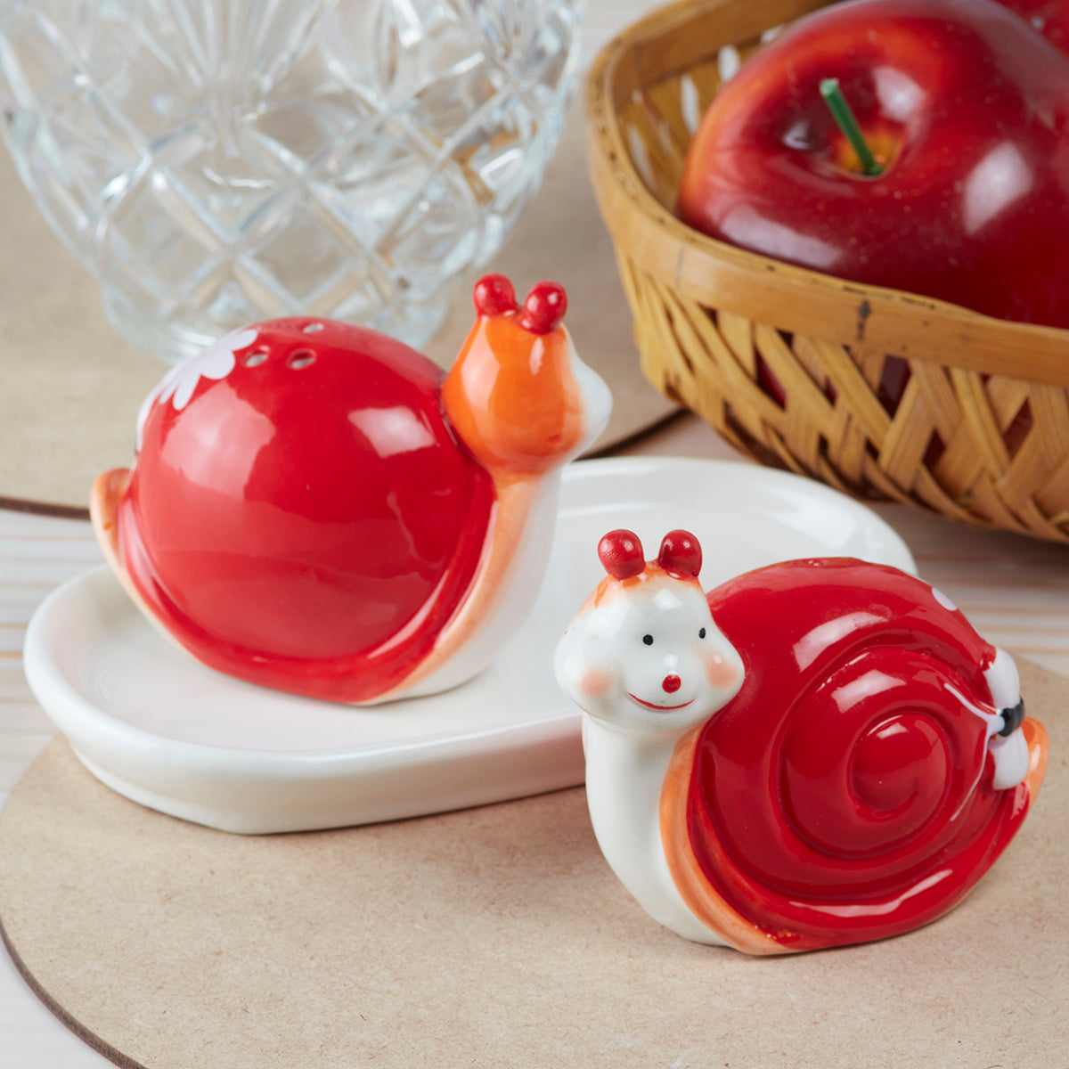 Ceramic Salt and Pepper Set with tray, Snail Design, Red White (8570)