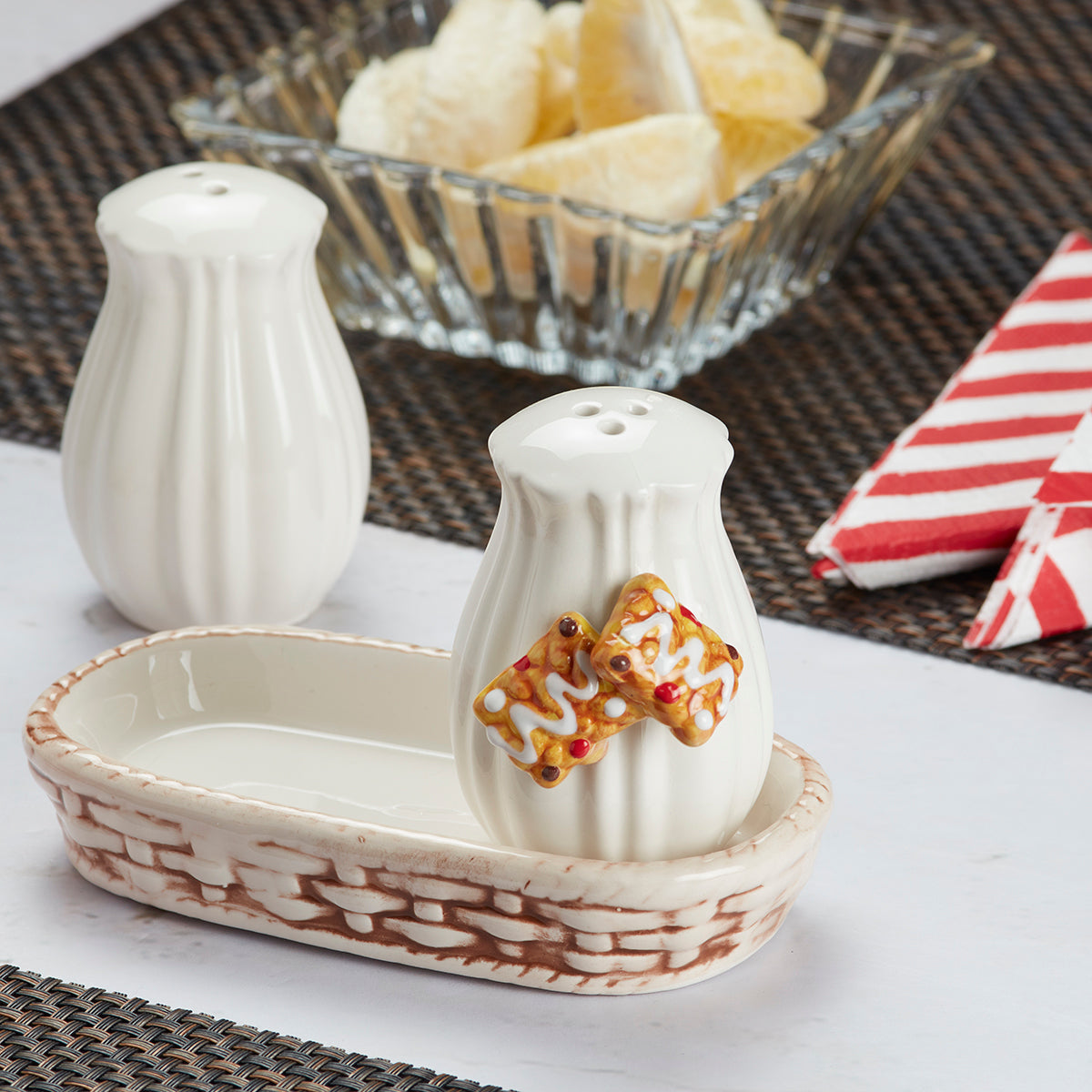 Ceramic Salt and Pepper Set with tray, Cup Cake Design, White (8573)