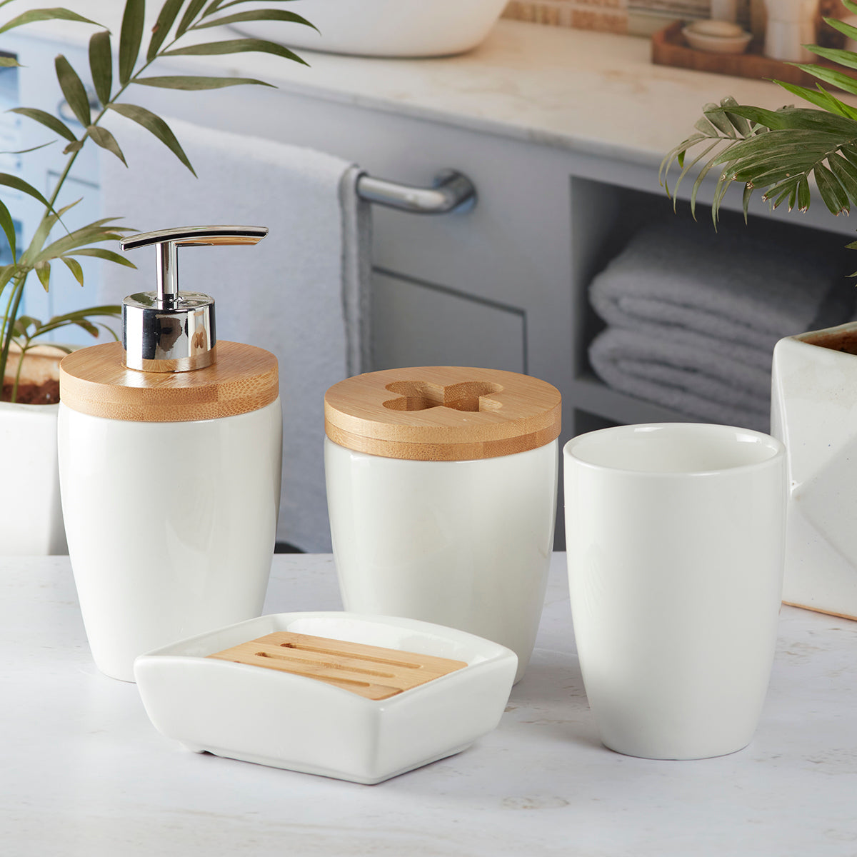 Ceramic Bathroom Accessories Set of 4 Bath Set with Soap Dispenser (9597)