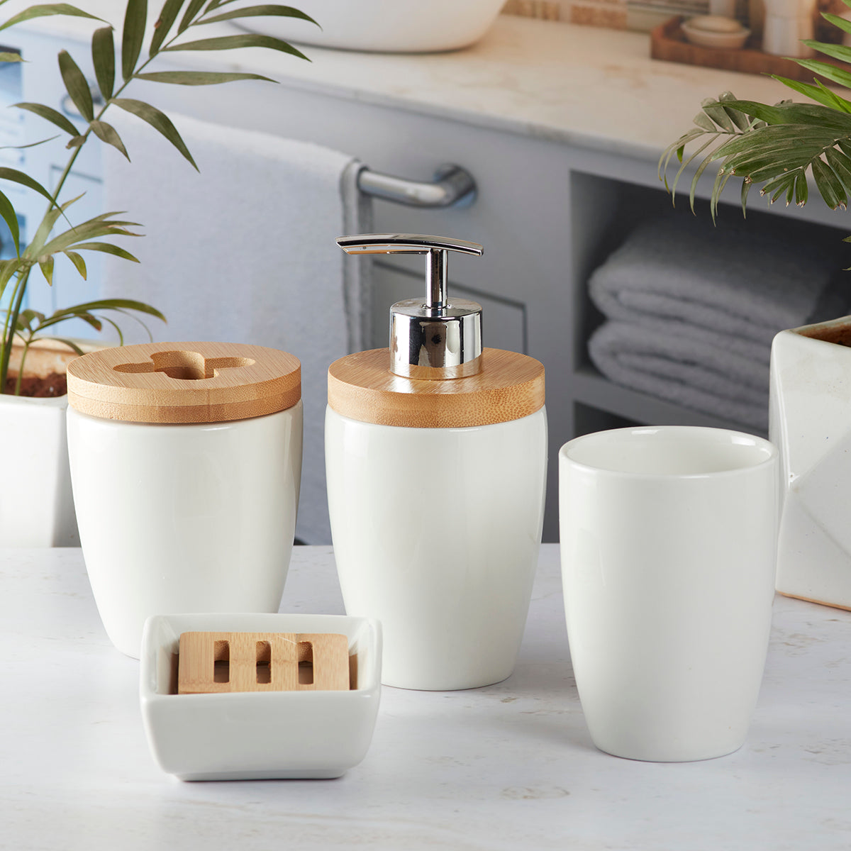 Ceramic Bathroom Accessories Set of 4 Bath Set with Soap Dispenser (9597)