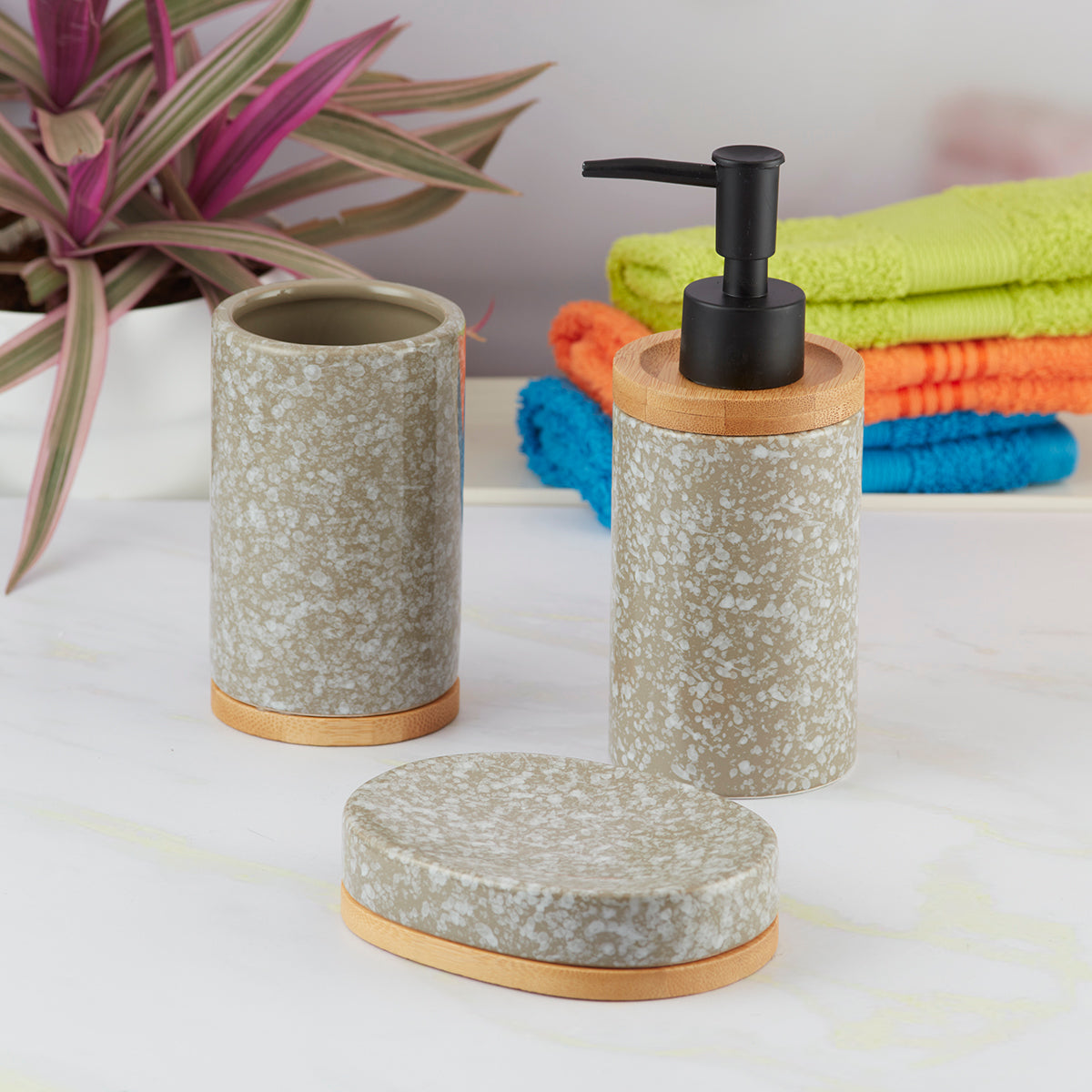 Ceramic Bathroom Accessories Set of 3 Bath Set with Soap Dispenser (9617)
