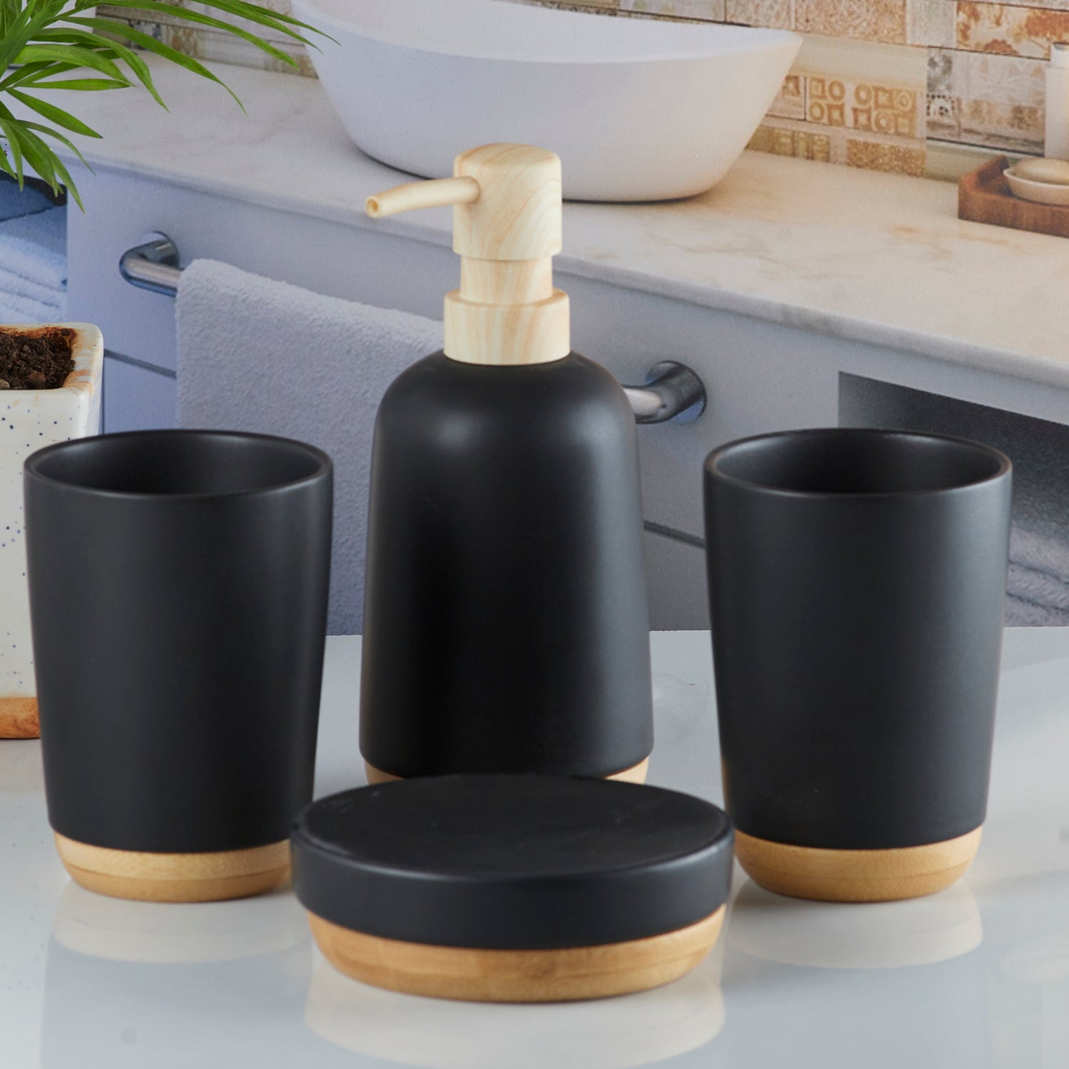 Ceramic Bathroom Accessories Set of 4 Bath Set with Soap Dispenser (9619)