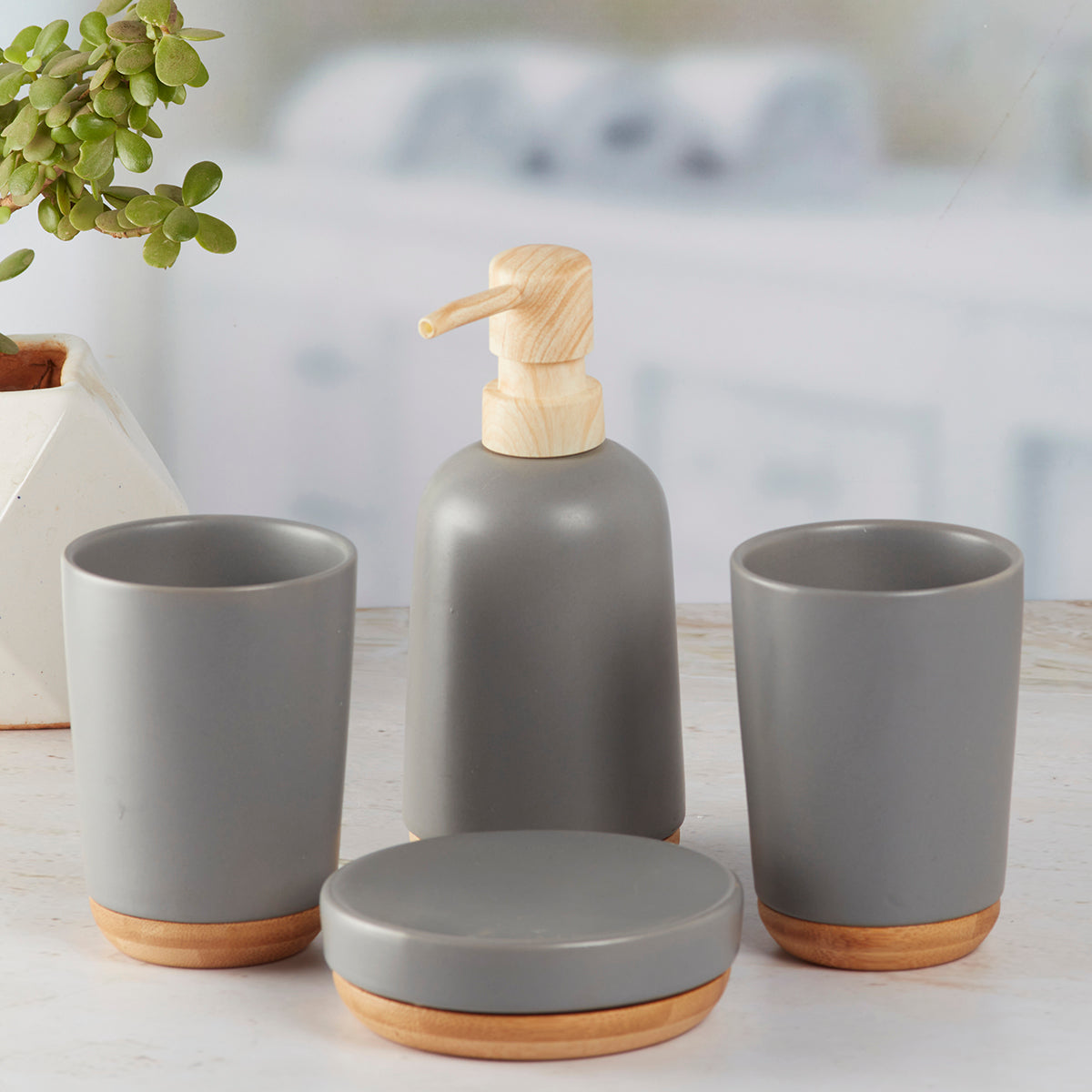 Ceramic Bathroom Accessories Set of 4 Bath Set with Soap Dispenser (9625)