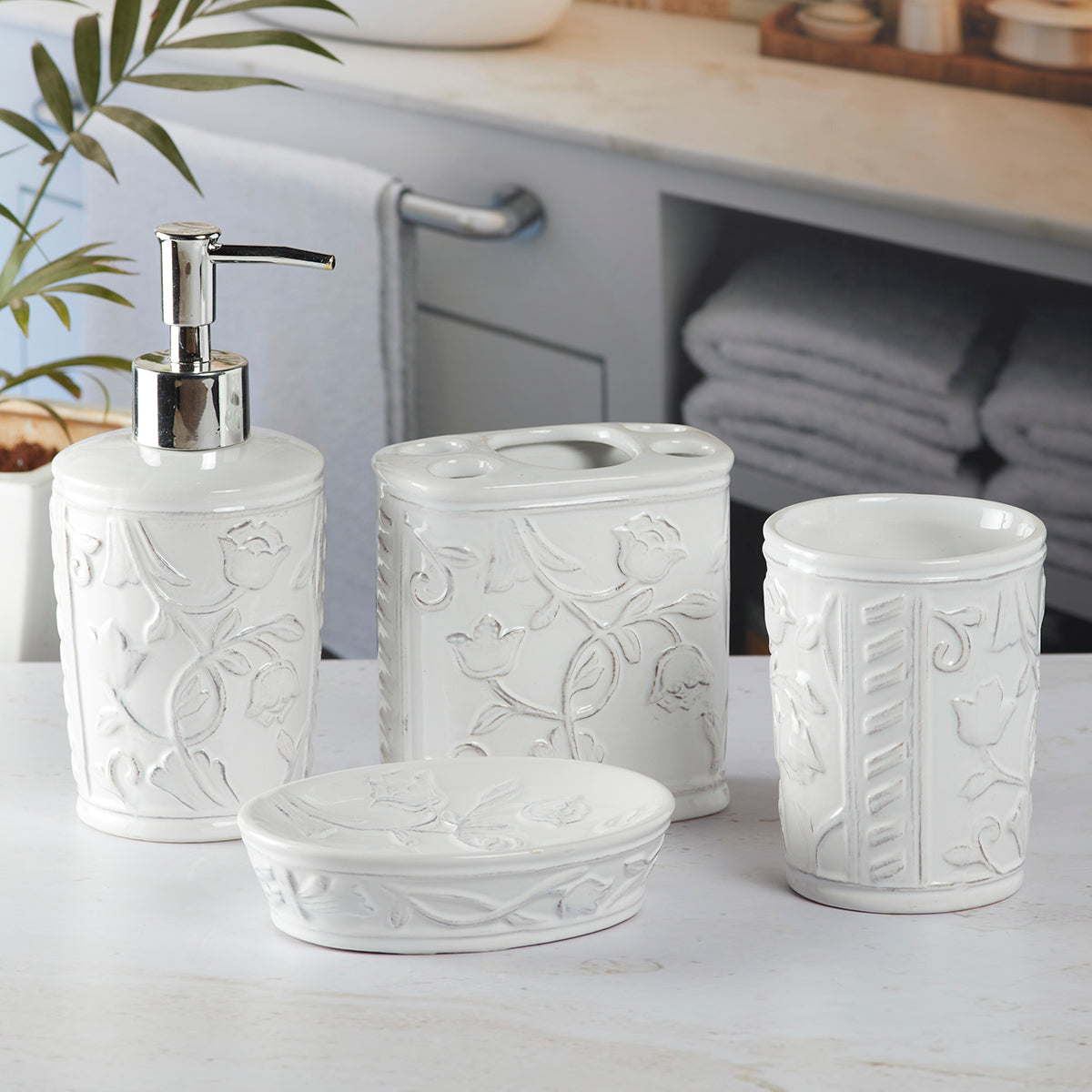 Ceramic Bathroom Accessories Set of 4 Bath Set with Soap Dispenser (9637)