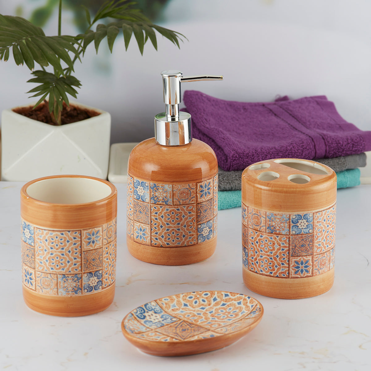 Ceramic Bathroom Accessories Set of 4 Bath Set with Soap Dispenser (9862)
