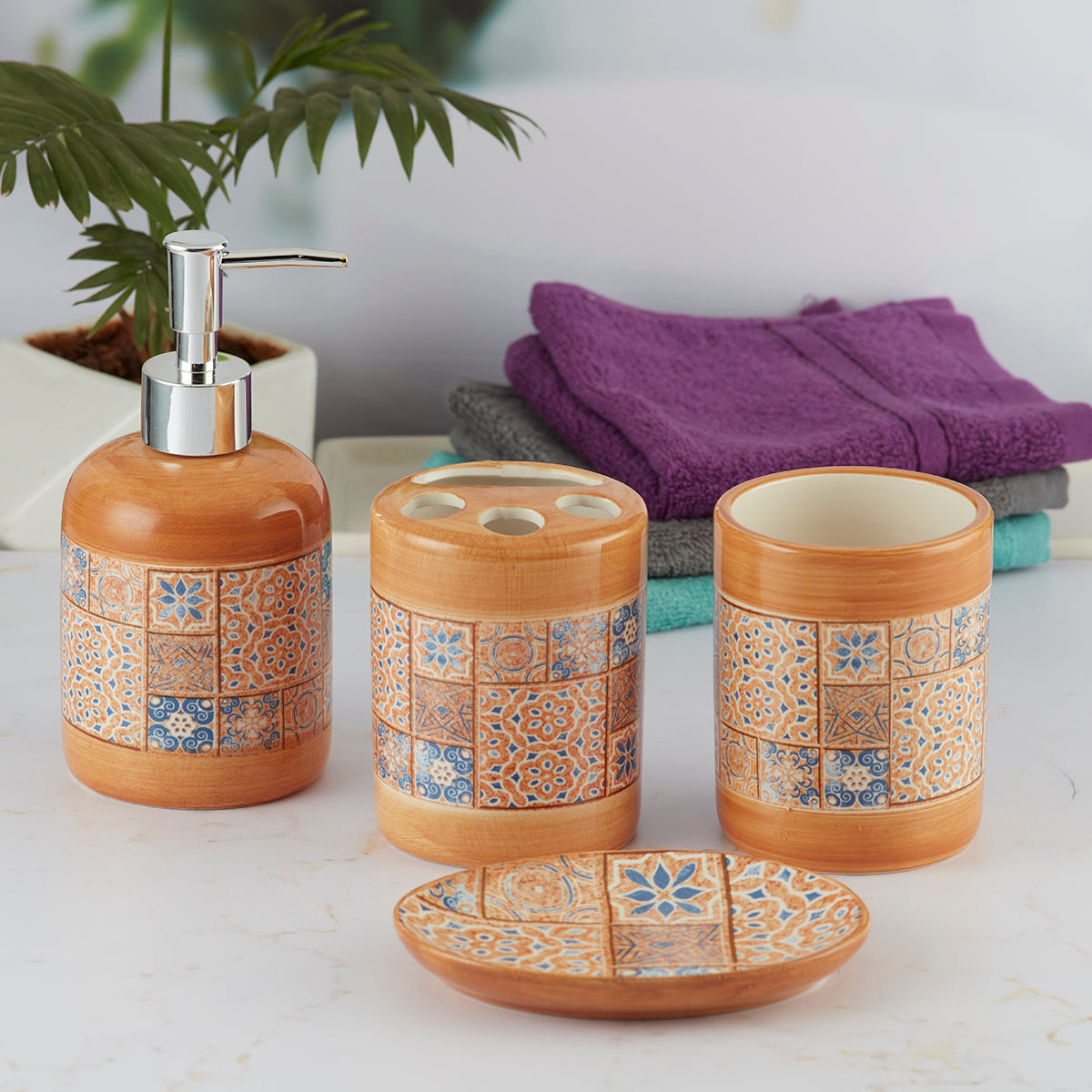 Ceramic Bathroom Accessories Set of 4 Bath Set with Soap Dispenser (9862)