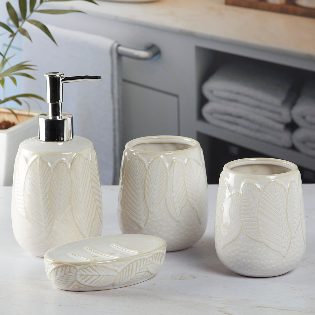Ceramic Bathroom Accessories Set of 4 Bath Set with Soap Dispenser (9885)