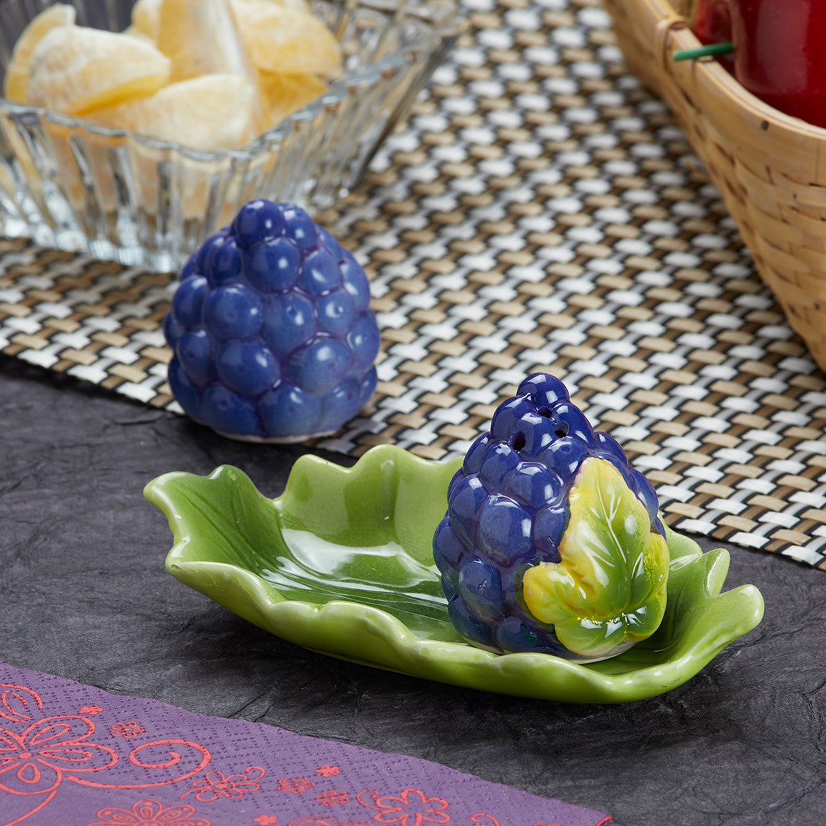 Ceramic Salt Pepper Container Set with tray for Dining Table (9970)