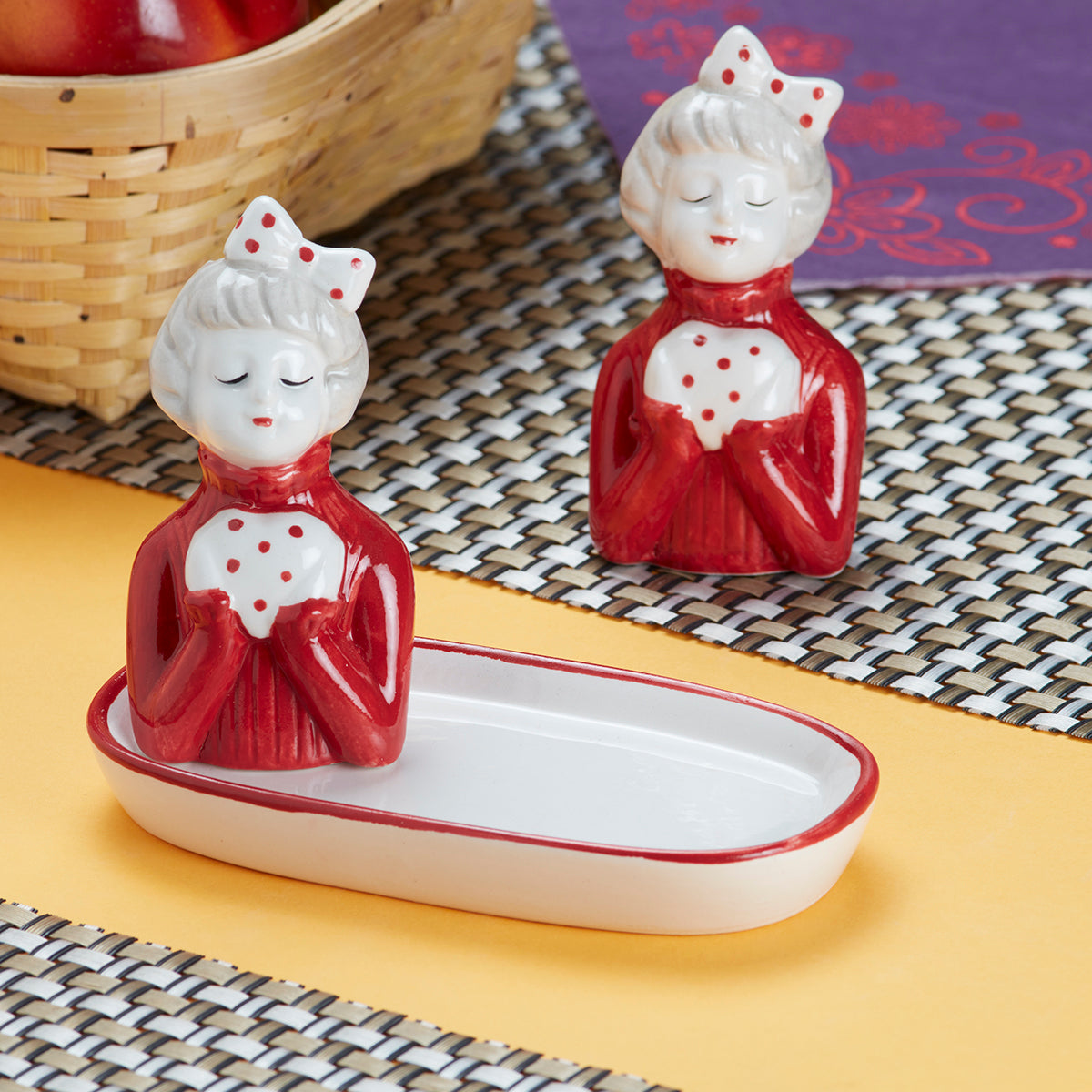 Ceramic Salt Pepper Container Set with tray for Dining Table (9985)