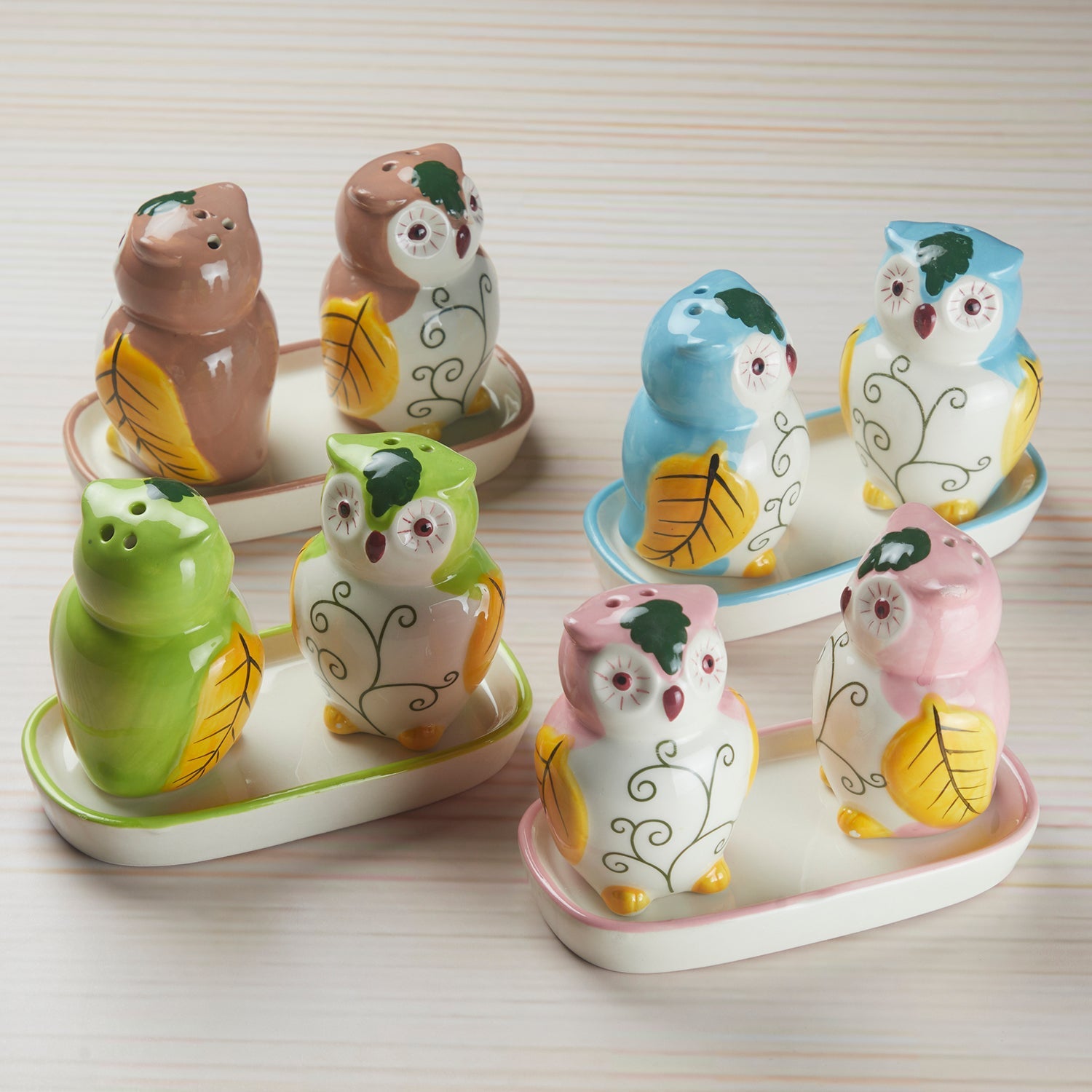 Ceramic Salt and Pepper Set with tray, Owl Design, Green (10286)